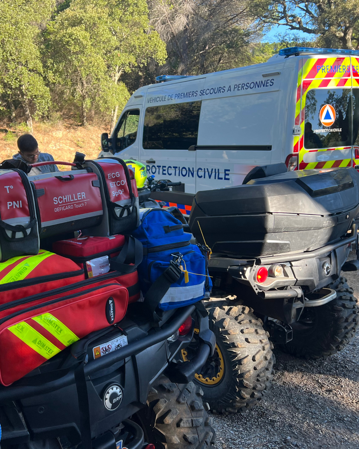 NatureMan VAR Explorer véhicules d'intervention prêt à partir en cas de besoin d'assistance médicale