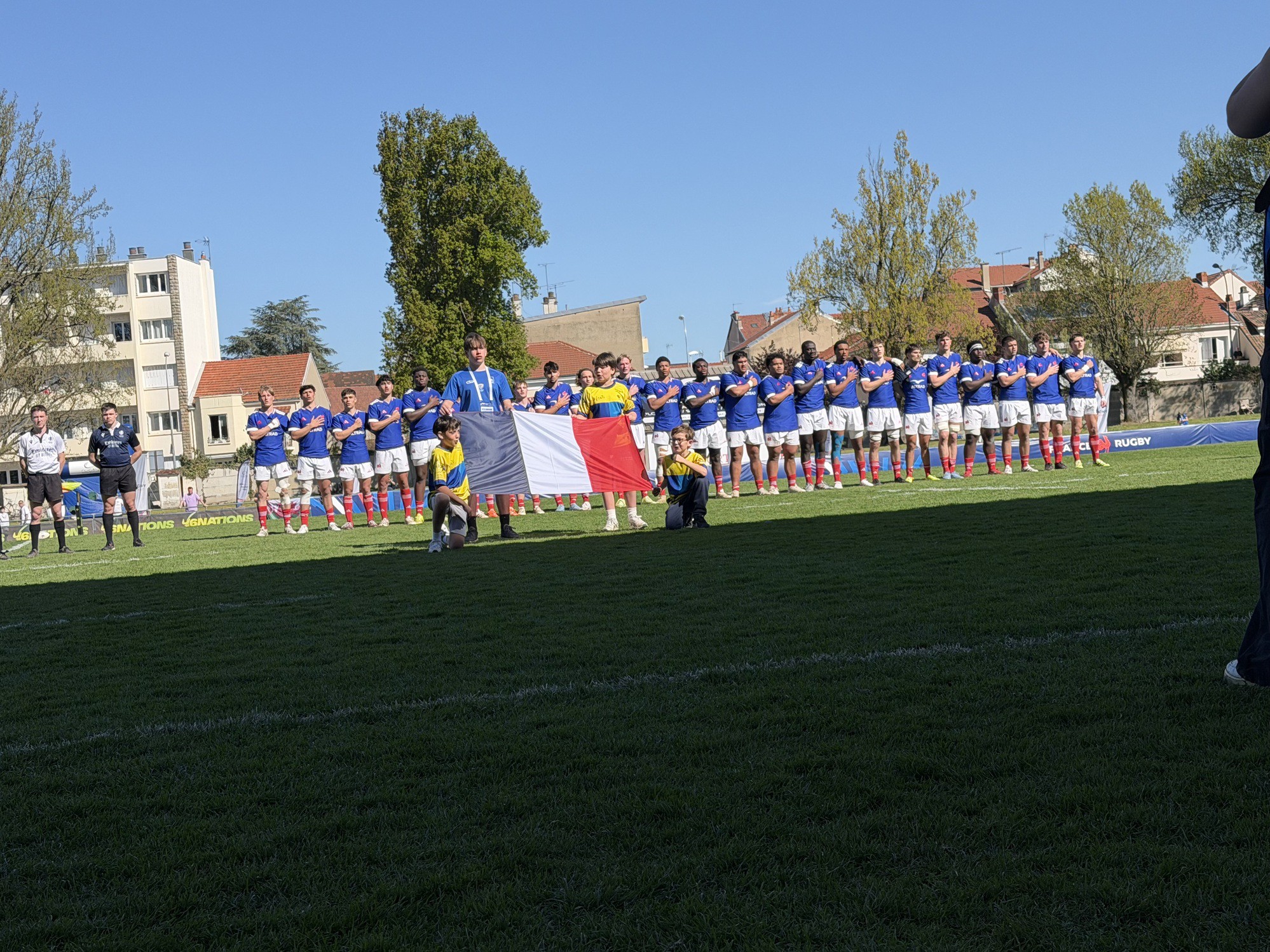 Photo des joueurs U18 de rugby prise lors du tournoi des 6 nations au festival de Vichy en 2026 dans le cadre d'une missions d'assistance médicale sportive